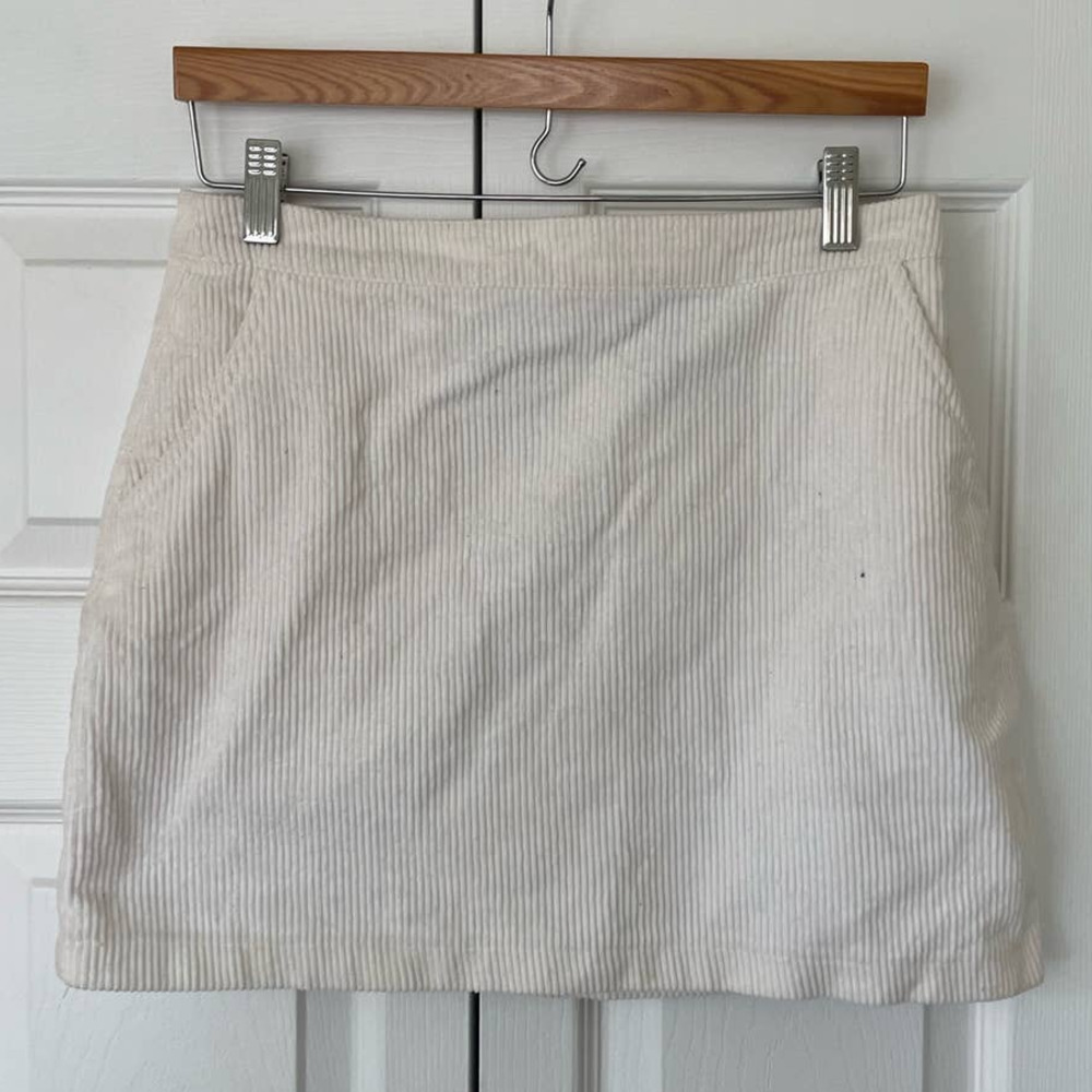 Forever 21 Cream 100% Cotton Corduroy Mini Skirt with Exposed Zipper ⢠Size M š“